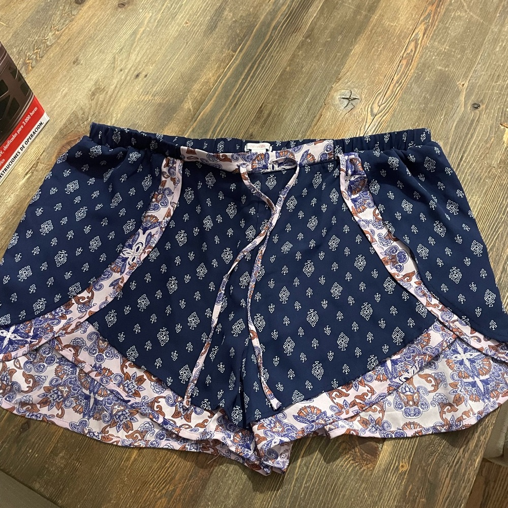 Fun printed shorts elastic waistband size XL